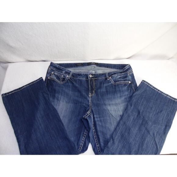 Torrid Womens 45x30.5 Relaxed Boot Cut Stretch Jeans - Picture 4 of 16